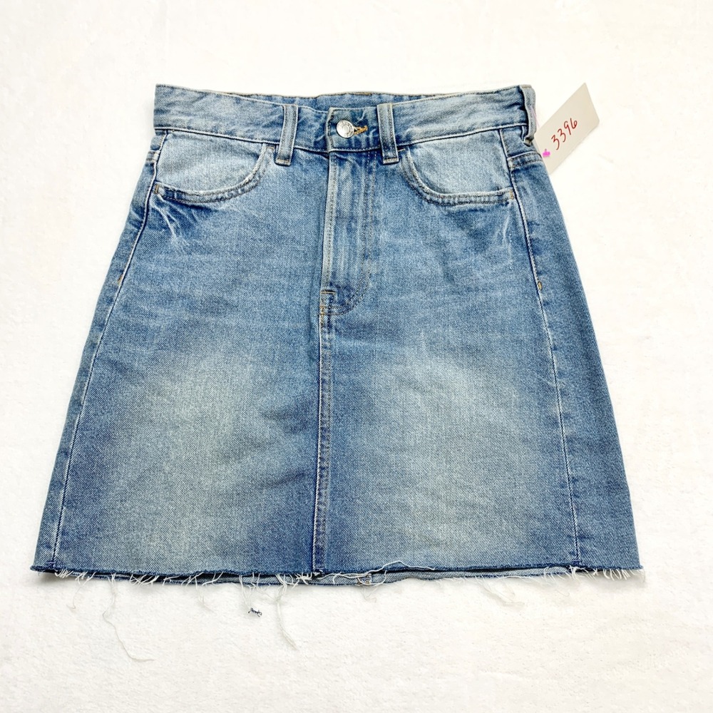 H&M &Denim Mini Skirt Womens Sz 2 Blue Light‎ Wash Raw Hem 100% Cotton High Rise